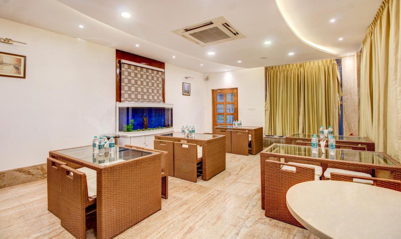 Treebo The Sai Leela Suites R T Nagar バンガロール エクステリア 写真