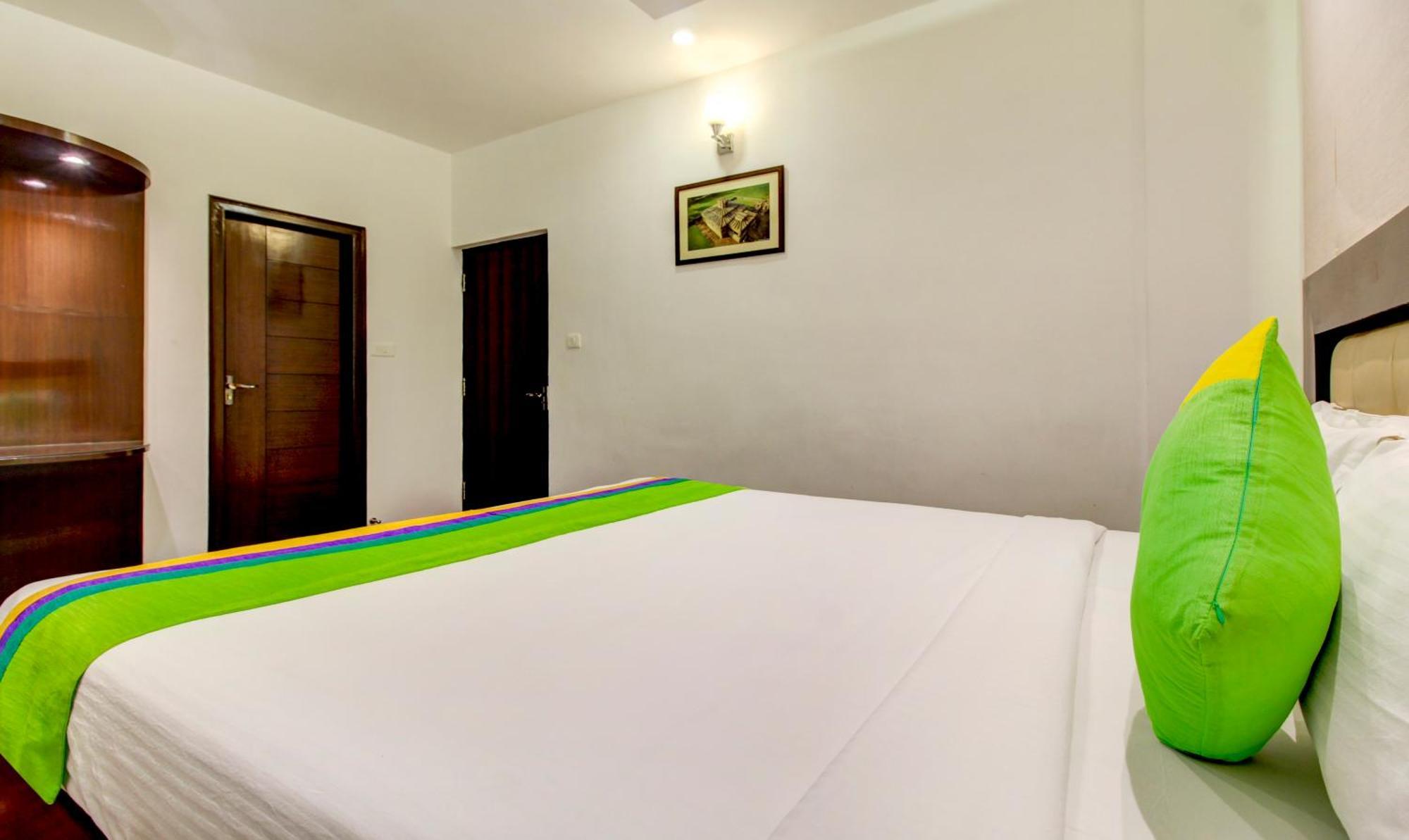 Treebo The Sai Leela Suites R T Nagar バンガロール エクステリア 写真