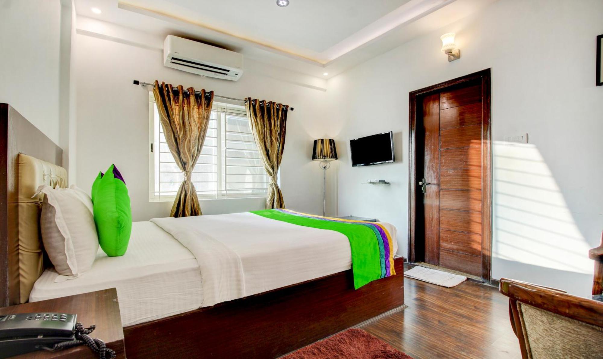 Treebo The Sai Leela Suites R T Nagar バンガロール エクステリア 写真